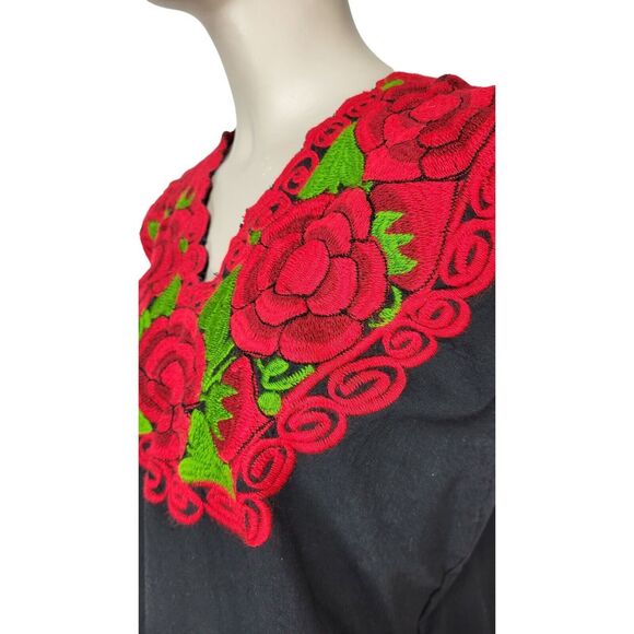 Vintage 60s/70s Traditional Mexican Oaxacan Hand Embroidered Rose Peasant Blouse - Picture 3 of 6